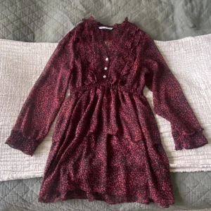 Klänning - Aldrig använd, nyskick!