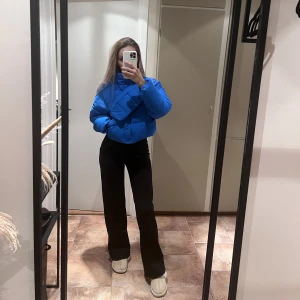 Pufferjacka - Pufferjacka från boohoo med avtagbar midjeväska Aldrig använd