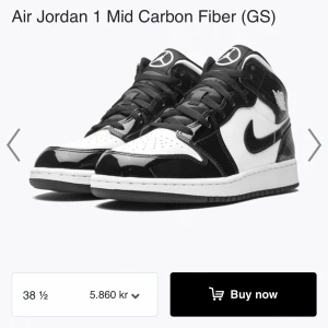 Säljer mina Air Jordan 1 Mid Carbon Fiber  - Skorna kommer tyvärr inte till användning så därför säljer jag dem. Köpte för 5860kr säljer för 1000kr. 