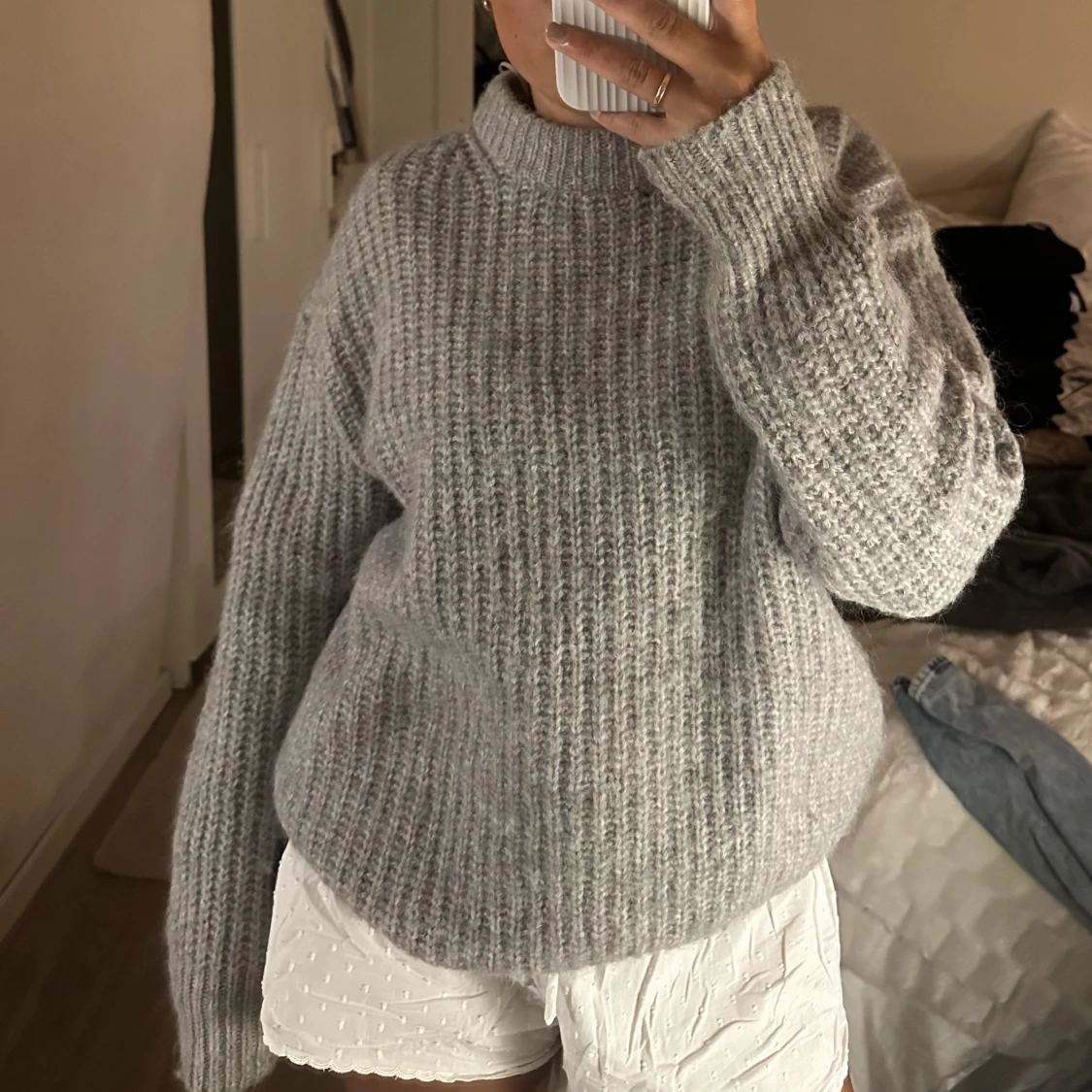 GRÅ STICKAD TRÖJA - 90