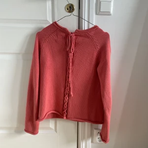 Tröja - Snygg tröja med fin detalj där bak❤️