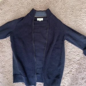 Tom tailor kofta - En tom ford tröja som är som ny. Perfekt för hösten.