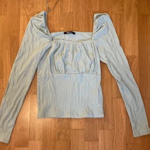 Ljusgrön tröja från Gina - Tröja från Gina, endast använd någon enstaka gång. 