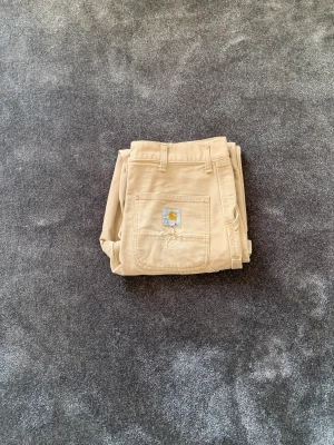 Carhartt Double Knee byxor - 28/30 Ganska Thrashed beiga double knees. skulle nästan säga att de är lite solblekta.