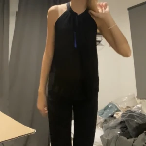 Blus - Intressekoll på en super fin blus från bikbok! Om man e intresserad köp innan den säljs vidare! Kan diskutera pris