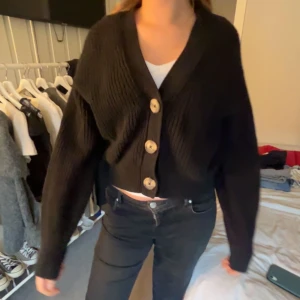 Stickqd kofta - Super fint stickad kofta från hm💞oanvänd