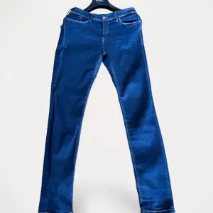 Jeans från Ichi, modell Erin Izaro Dark Blue. Använd, men utan anmärkning. Stretchiga  Storlek: 30 Material: Bomull