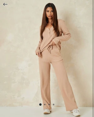 Mjukisset  - Säljer detta fina mjukisset, endast använt 2 gånger. Nypris 380