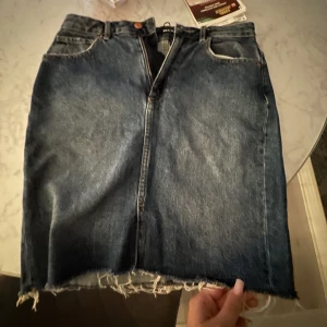 Jeanskjol från bikbok!  - Aldrig använd. Super söt!! 