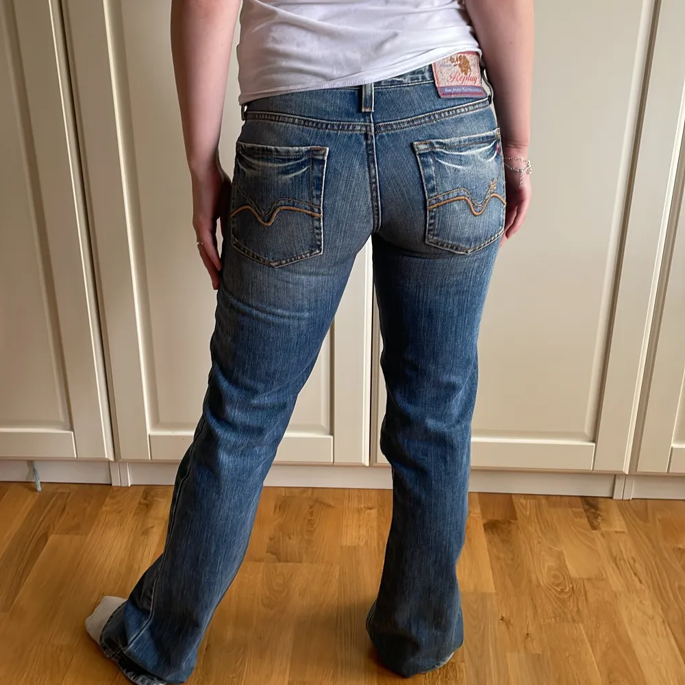Så snygga Lågmidjade vintage jeans från Replay (1981)💕Midjemått:72cm Innerbenslängd: 76cm. Jeans & Byxor.