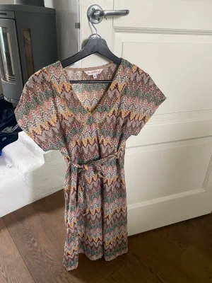 Missoni liknande klänning  - Söt klänning lite lik missoni från ”my collection” stl M men passar mig som brukar ha S/XS bra