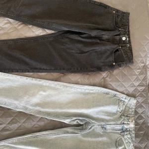 Jeans - två par typ ”mom jeans”. Aldrig använda alltså nyskick. Båda för 100kr