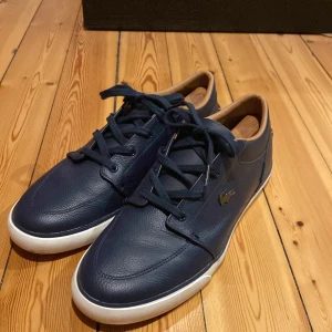 Lacoste skor - Använda lite, storlek 43. Kom DM för fler frågor.