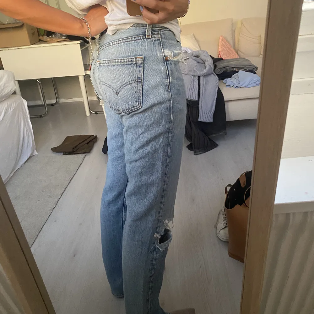Super fina jeans från Levis! Jag är 165cm. Jeans & Byxor.