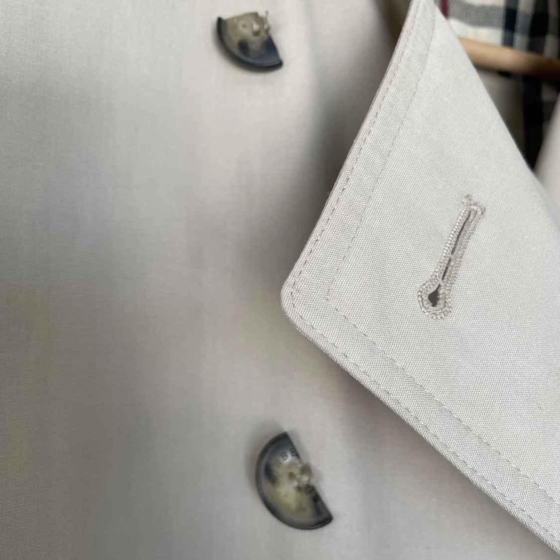 Burberry trenchcoat  - 91