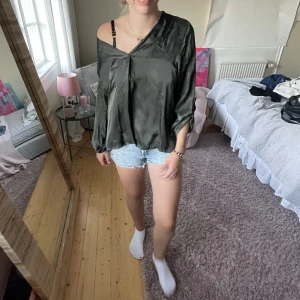 Blus - Aldrig använd 