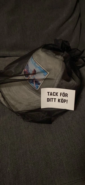 Revenite velvet keps - Säljer min nästan oanvända revenite keps i väldigt bra skick, priset kan diskuteras 