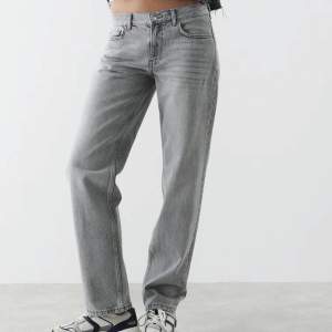 Dessa Low straight jeans i storlek 38 från Gina tricot är tyvärr försmå för mig så säljer de nu... pris går att diskuteras💕