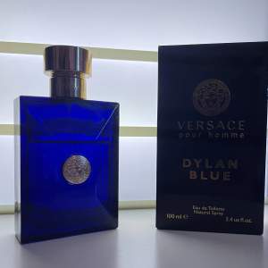 Versace Dylan Blue parfym har använt den hyfsat mycket skulle säga att det är 60ml kvar.