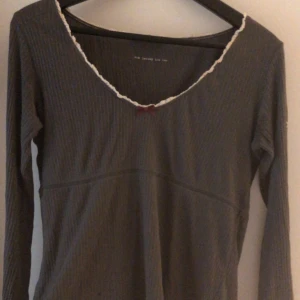 Odd Molly topp - Jättefin tröja från Odd Molly med super söta detaljer💓💓💓❤️‍🔥❤️‍🔥