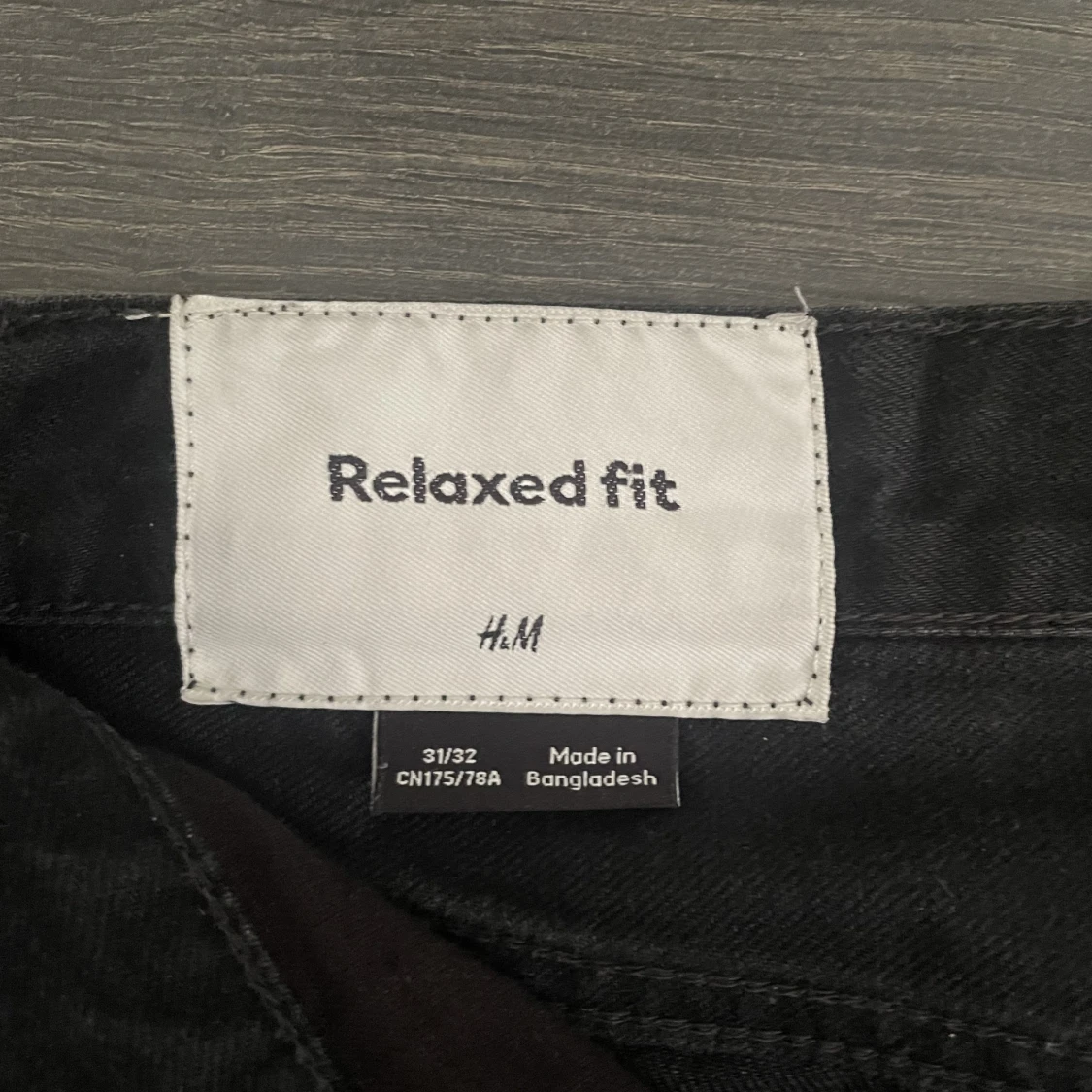 HM Jeans relaxed fit svart - 90