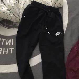 Nike byxor - Nike byxor använda en gång jätte fina inget fel på dom