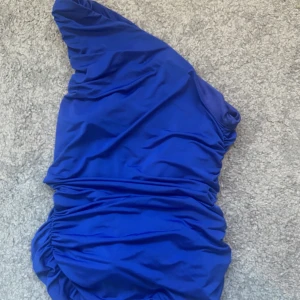 Blå topp - En skit snygg blå topp från bikbok. Använd nån gång bara. Jätte skönt material och är precis som ny!💓