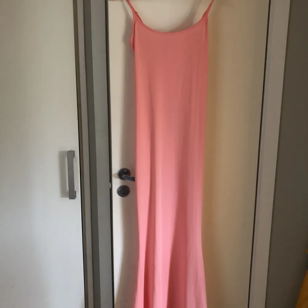 Supersnygg rosa skimsdupe klänning 💕💕 helt ny, endast testad.  Ord pris 499:- . Klänningar.