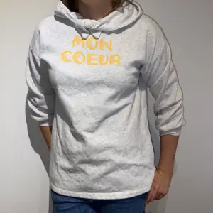 Super cool hoodie med fransk text ⭐️bra skick 