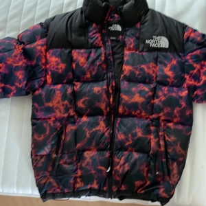 North face vinterjacka - Använd 3-4 gånger i vintras annars är den i bra skick