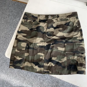 Kjol - Inte använd. Från hm.