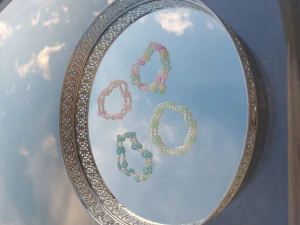 Designtips! - Blomarmband, andra färger finns, beroende på design är pris olika. Skriv priv vid intresse eller frågor🫶🏻