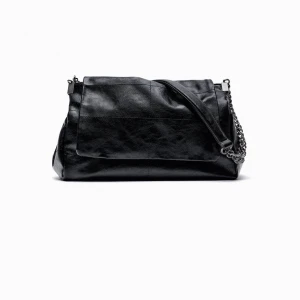 Zara väska -  Intressekoll. En väska från zara i ny skick, ändats andvänd en gång. Pris + frakt