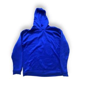 Säljer denna sköna varma blåa hoodie med huva för 50 kr, den är inte för oversized och är storlek M. 