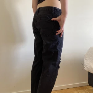 Svarta jeans 👖  - Jätte fina baggy jeans från second hand 