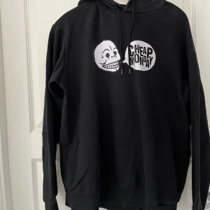 Cheap Monday hoodie  - Storlek S men väldigt stor i storleken. Sitter nog bra på L