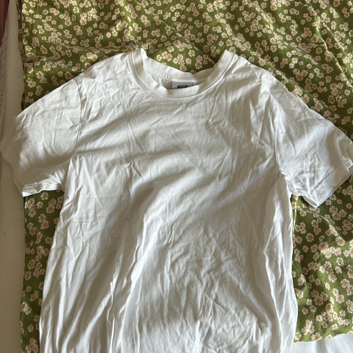 T-shirt från one of one - 90