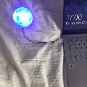 Disco kula till datorn  - Säljer denna mini disco kula till datorn då jag aldrig har använt den. 