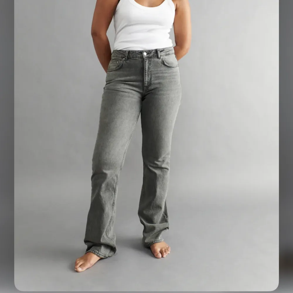 As snygga jeans i fint skick, fel storlek för mig tyvärr 😭Bilderna kmr från ginas hemsida, men om man vill ha fler bilder så är det bara att höra av sig 🤍 Priset kan diskuteras! Köpare står för frakt ⭐️. Jeans & Byxor.