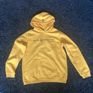 Sail racing hoddie  - Aldrig använd, perfekt skick. Original pris 800 kr. Storlek 176 
