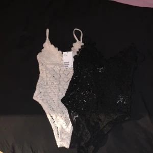 Virkade body xs  - Hej   Helt nya virkade body från H&M i svart och vitt i storlek xs kan köpas separat:)