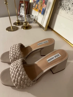 Klackskor!  - Säljer ett par Steve Madden klackar som används 1 gång men som är lite för små! 🫶🏼💕