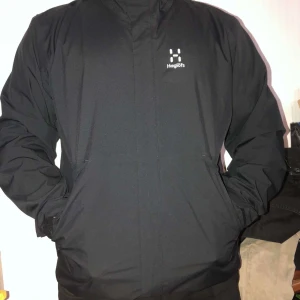 Haglöfs jacka xl - Jackan är ny den blev tästad men den passade inte mig 