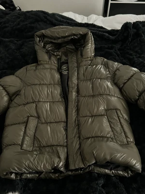 Superdry jacka - Jättefin superdry jacka, från zalando. Går ej att köpa längre!!