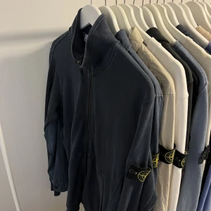 Stone Island Zip Up - Stone Island Zip Up, väldigt fint skick, inga fläckar/hål