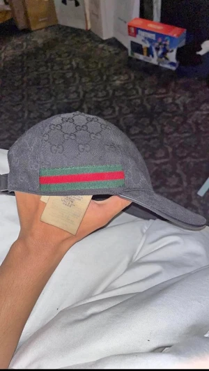 Gucci keps  - Dust bag och box kan frakta om inte kan mötas i orust 