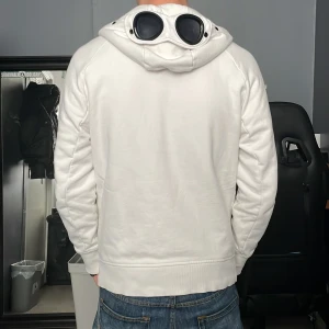 Cp company zip-up  - Nypris 2700kr och är i 8/10 skick. Pris kan diskuteras.
