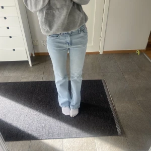 Superdry jeans  - Ljusblåa Superdry jeans i modellen ”slim Flare” w28 L31