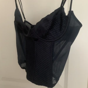 Korsett - Jättefin korsett från zara, endast använd en gång. Bortklippt lapp men uppskattad storlek är M💛 