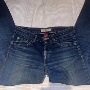 Fornarina jeans - Ett par jättesnygga fornarina jeans i storlek 27. Köptes på plick men passade tyvärr inte💘